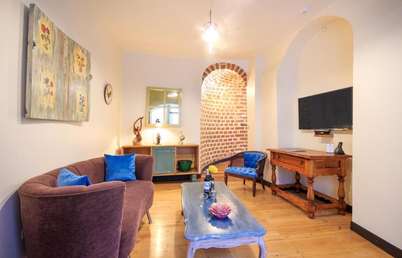 Aparthotel Old Town Suites, Heritage Boutique Hotel, Where Every Detail Tells A Story Quito