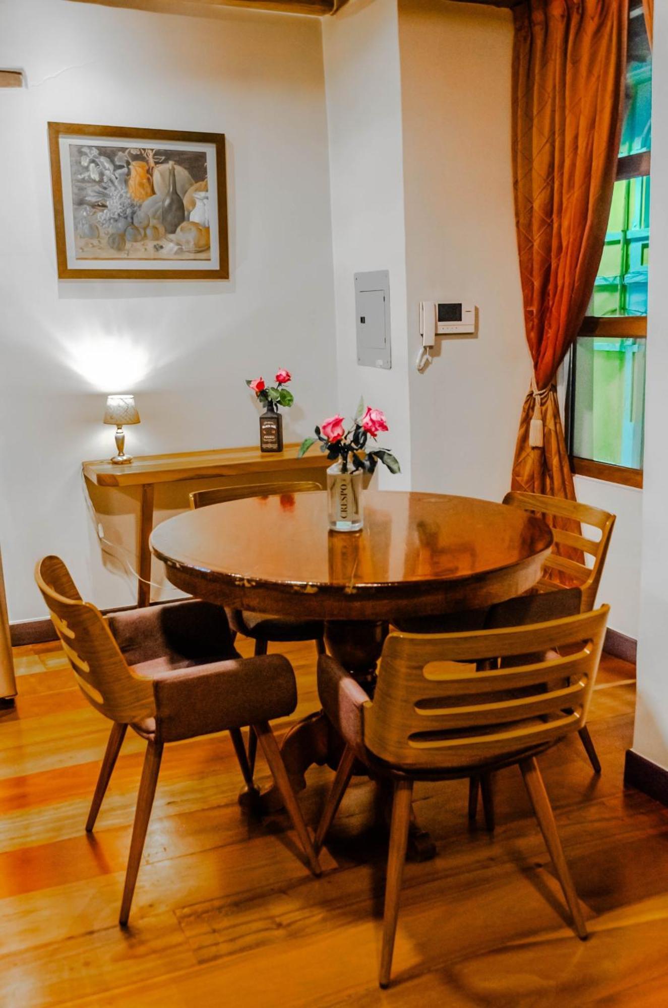 Old Town Suites, Elegant Comfort & Space In The Historic Center Aparthotel