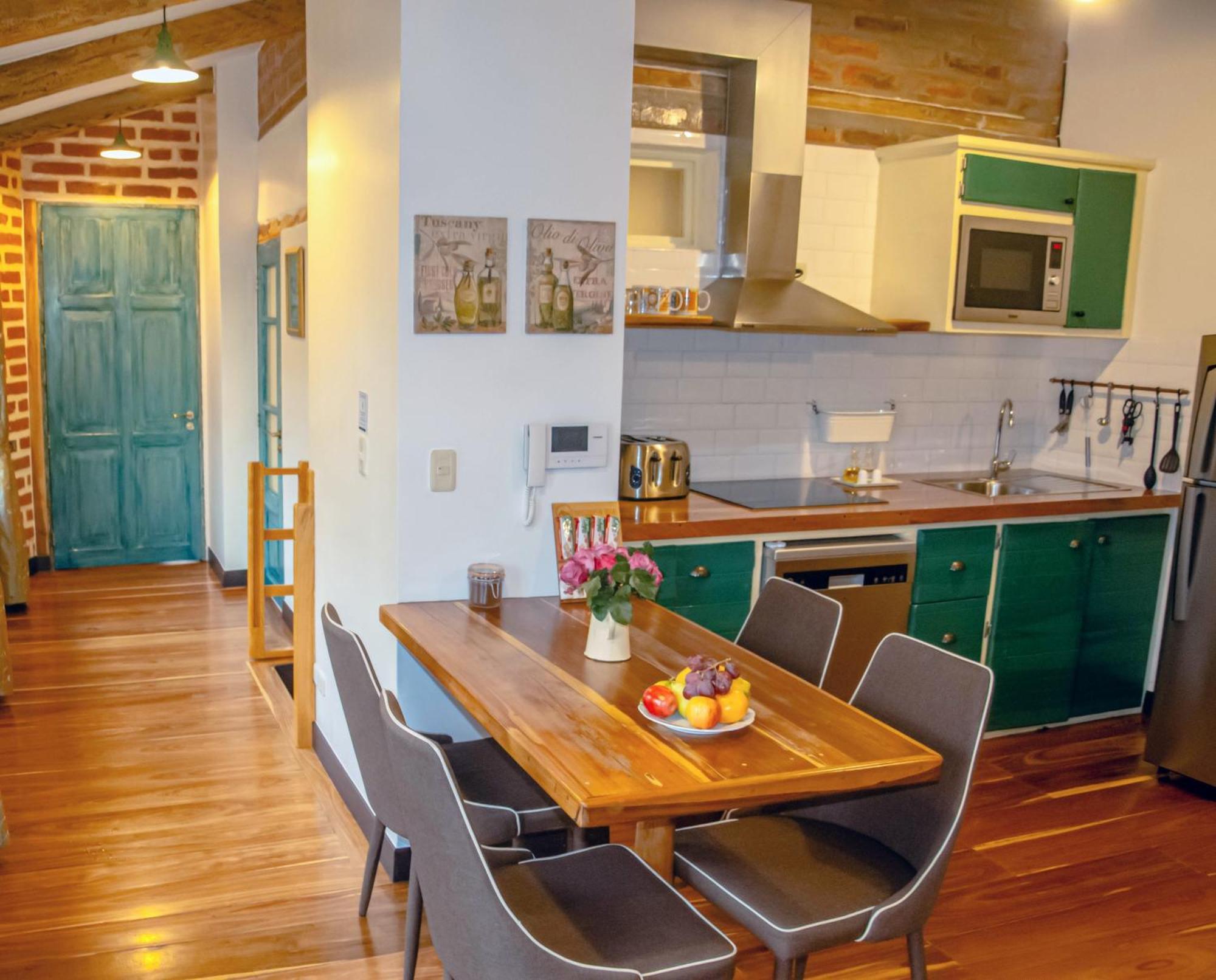 Aparthotel Old Town Suites, Elegant Comfort & Space In The Historic Center Quito