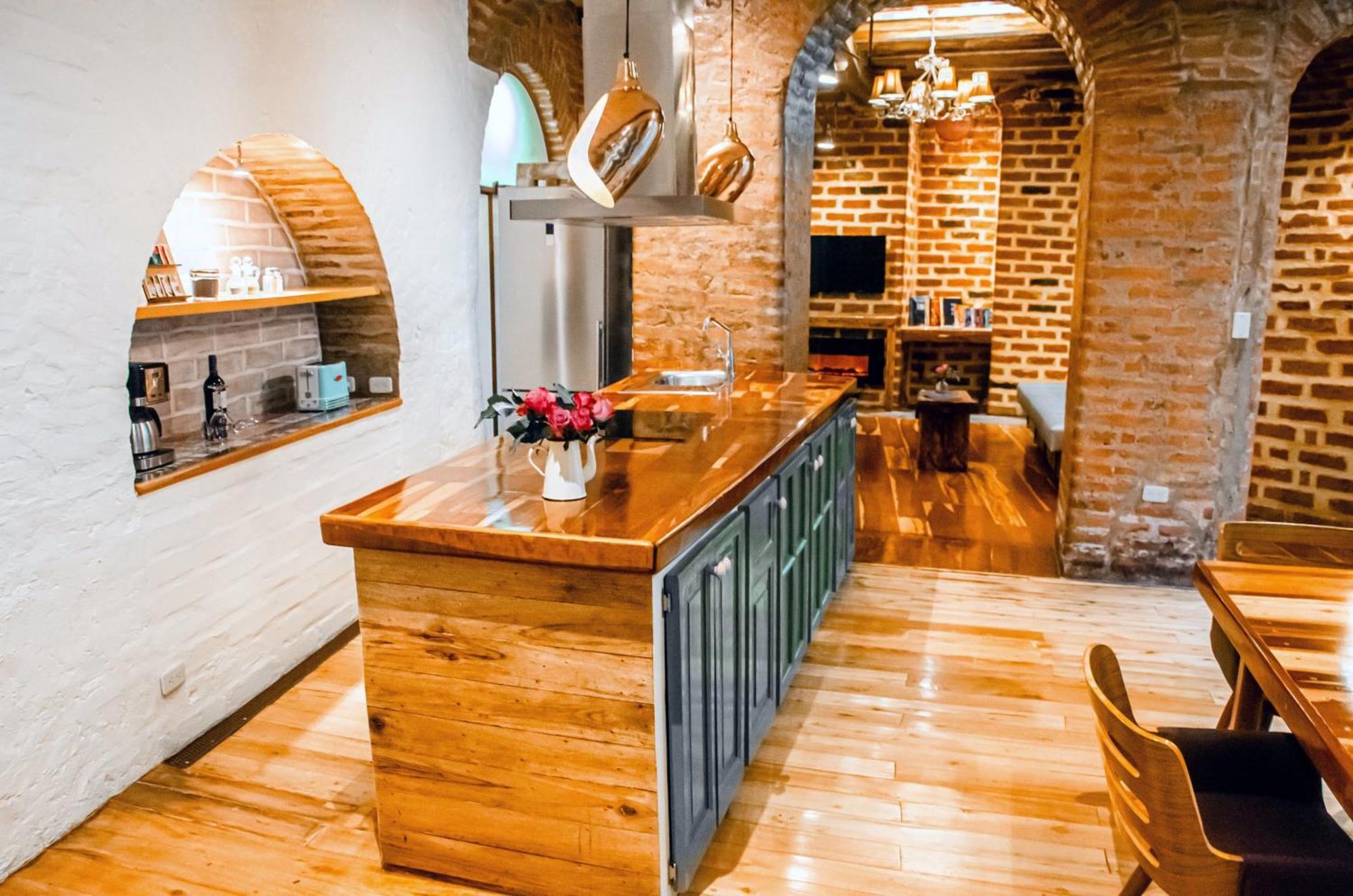 Old Town Suites, Elegant Comfort & Space In The Historic Center 4* Quito